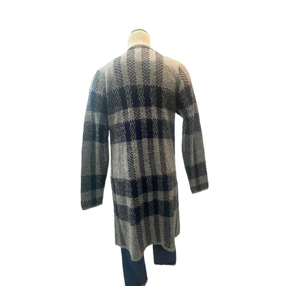 Gray and Blue plaid Cardigan‎ sweater - Picture 5 of 5